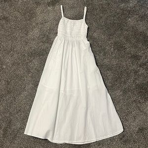 Old Navy Women’s cute spring dress with open back, size XS